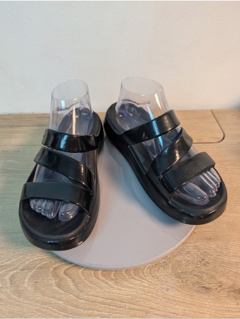 Crocs Getaway Strappy Sandals Black Size 10 Shiny Summer Comfy